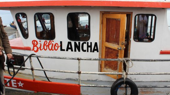 Teolinda Higueras nos cuenta en qué consiste el programa “Bibliolancha”