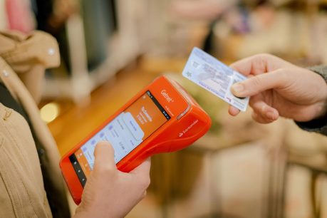 Dulce Frau de Conectados explica cómo convirtieron el carnet en un medio de pago de subsidios
