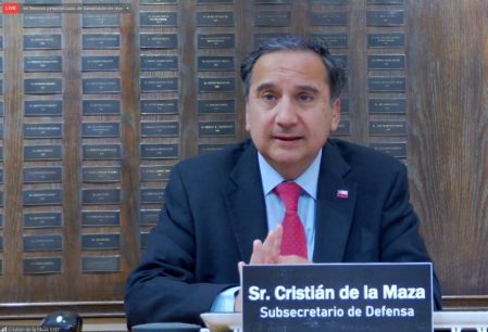 Exsubsecretario de Defensa tras polémica de paneles solares con Argentina: "Chile debe mantener su posición de que el estrecho de Magallanes es chileno"