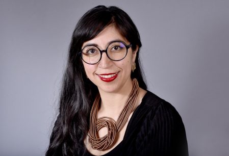 Abogada Alejandra Castillo explica que los casos judiciales sin resolver en Chile responden por una parte al "déficit de recursos periciales"