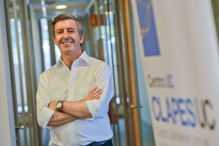 Economista Salvador Valdés: "Llevamos 40 años en la educación previsional (...) y el resultado es que es poco efectivo"