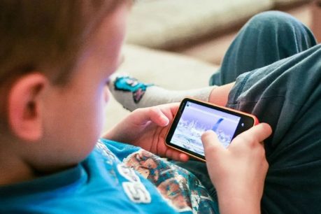 Monserrat Cubillos de la UDD por consumo de pantallas en menores de edad: "Cualquier cosa hecha en exceso, nos debería perjudicar”