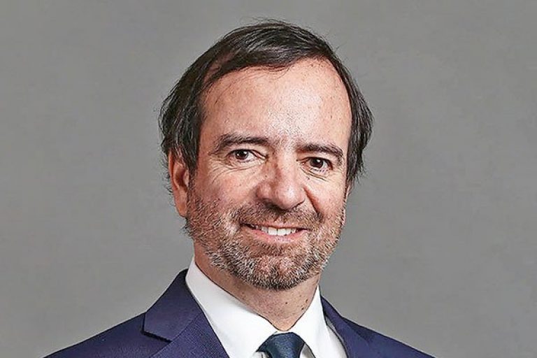 Abogado Arturo Fermandois explica por qué la iniciativa para combatir la 'inercia' en la reforma de pensiones es inconstitucional