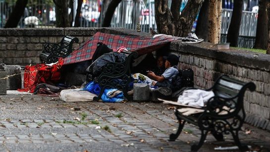 Edgardo Hidalgo del Hogar de Cristo por bajas temperaturas: "Chile está muy por debajo del estándar de apoyo a personas en situación de calle"