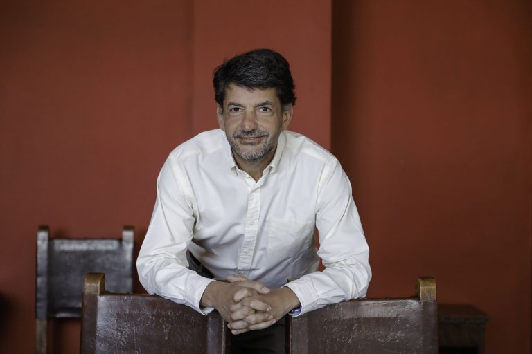 Claudio Agostini, economista: "El cierre de Huachipato demuestra que era mentira lo del dumping chino"