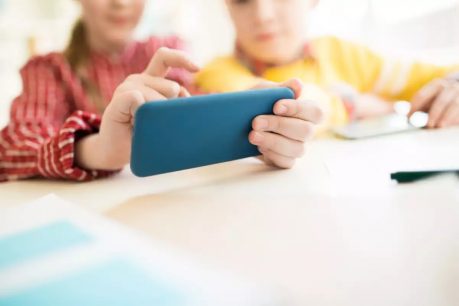 Directora de fundación Convivencia Digital: "Los niños que no usan tecnología son mucho más feciles"