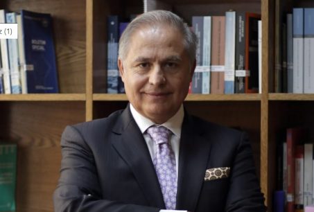 Defensa de ministra Vivanco acusa “lapidación pública” y llama a “abrir el naipe completo”