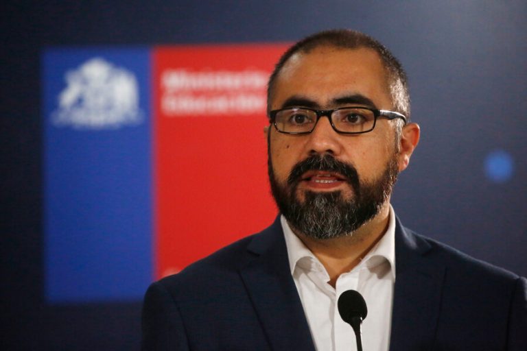 Subsecretario de Educación Superior por sueldo de Cubillos en USS: "No queda clara la explicación académica"