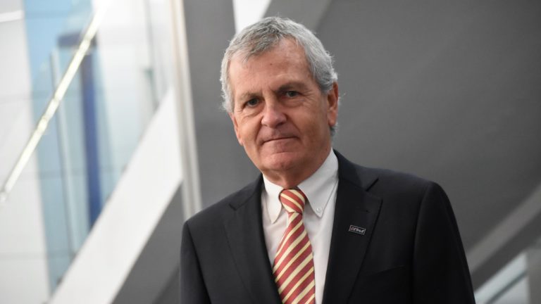 Presidente de la CChC sostiene que ven "con algún grado de optimismo el sector de infraestructura"