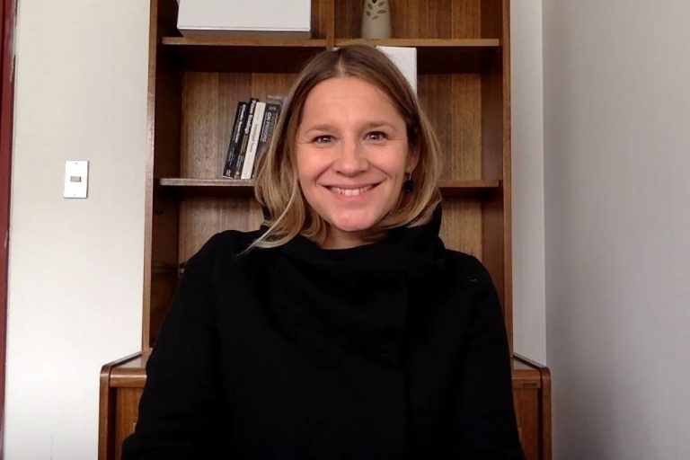 Catalina Droppelmann y desigualdad de género en cárceles: "Las mujeres salen en condiciones más precarias que los hombres"
