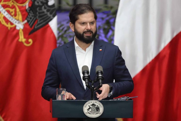 Abogado Marcelo Sanfeliú asegura que la defensa del gobierno al Presidente Boric tras denuncia por acoso sexual "es un tema más político que jurídico"