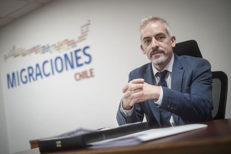 Thayer destaca cambios a la Ley de Migraciones: "Va a aumentar la capacidad para regular, controlar y desincentivar los ingresos irregulares"