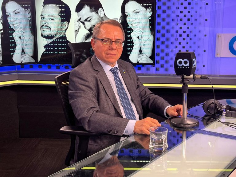Embajador de Ucrania en Chile sostiene que "Rusia ha amenazado tantas veces de aplicar armas nucleares que ya nadie le cree"