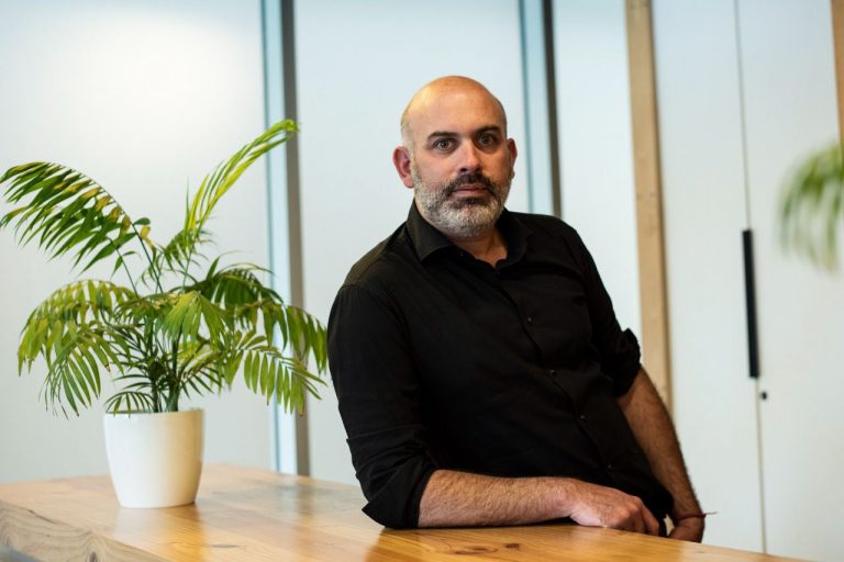 Roberto Izikson de Cadem: "Hay demasiado político docto en El Mercurio y La Tercera pero poco docto en redes sociales"
