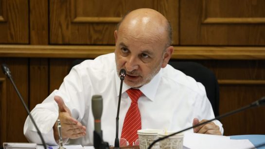 Senador Castro (PS) y restricciones en el presupuesto 2025: ""El CAE era un compromiso de campaña, pero otra cosa es ponerlo por delante de una situación de desigualdad enorme"