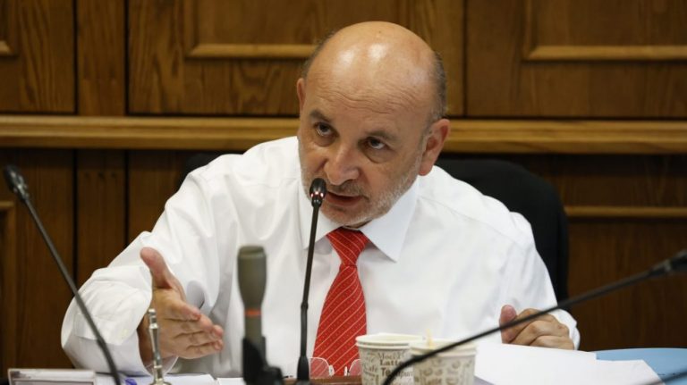 Senador Castro (PS) y restricciones en el presupuesto 2025: ""El CAE era un compromiso de campaña, pero otra cosa es ponerlo por delante de una situación de desigualdad enorme"