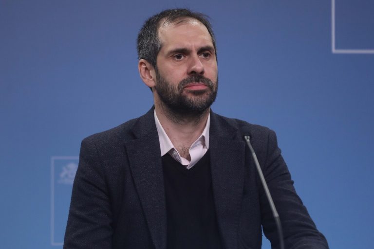 Grau evita hacer comentarios sobre proyecto Dominga y sostiene que la decisión debe ser "en base a consideraciones técnicas"