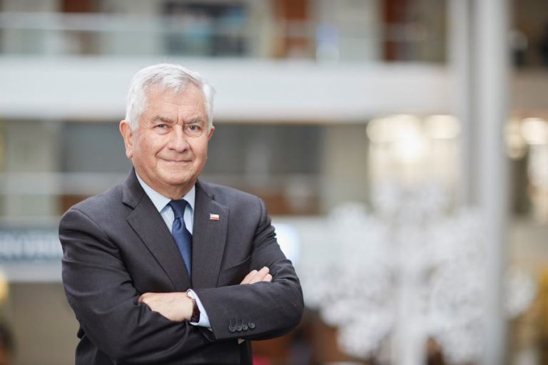 Enrique Paris emplaza a ministra Aguilera previo a interpelación: "Que conteste todo lo que se le pregunte y aporte soluciones"