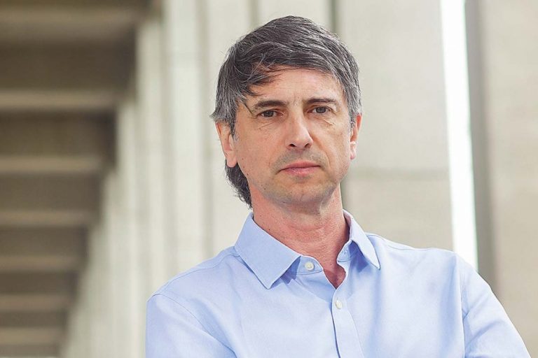 Exministro de Ciencia, Andrés Couve: "La evidencia científica puede contribuir de manera muy significativa a la política"