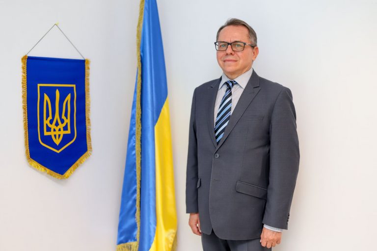 Embajador de Ucrania en Chile: "Europa necesita reinventarse y tratar de sobrevivir sin el apoyo de Estados Unidos"