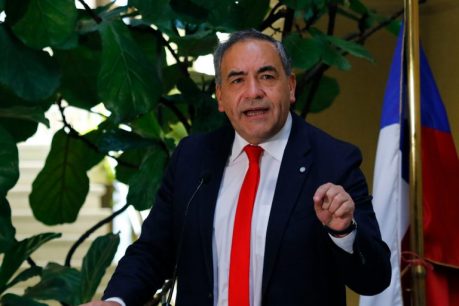 Senador Espinoza (PS) defiende fraccionamiento en el sector pesquero: "Es una ley de cara al país"