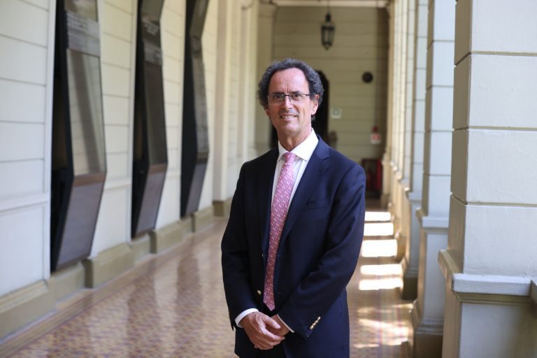 Rector de la Universidad Católica por proyecto FES: "Nos significa un perjuicio económico y eso nos preocupa mucho"