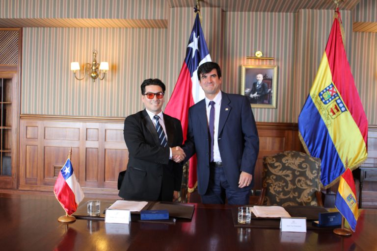 Técnicos de la USM viajan a Inglaterra para trabajar en proyecto vinculado al experimento ATLAS