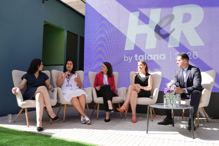 Radiografía del trabajo femenino: Informe revela que varias industrias en Chile aún no superan el 20% de participación femenina