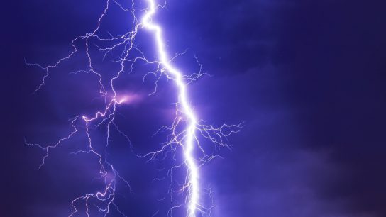 Ahora son siete regiones afectadas: Actualizan aviso de tormentas eléctricas con “probabilidad de granizos” a partir de esta noche