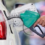Confirman nueva caída en precio de los combustibles: Bencinas bajarán hasta $100 y el diésel $155 desde este jueves