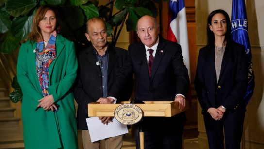 Gobierno y senadores del PPD alcanzan acuerdo por proyecto de reconstrucción: Reducen invariabilidad tributaria de 25 a 10 años
