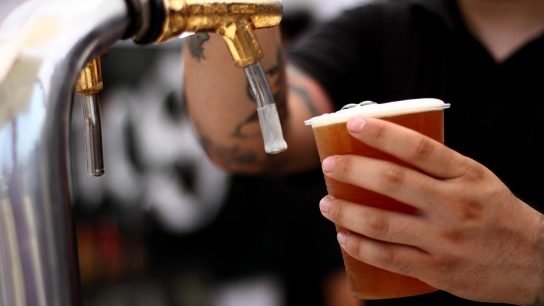 Bares y restaurantes: el motor social y económico que activa comunidades, empleo y barrios en Chile