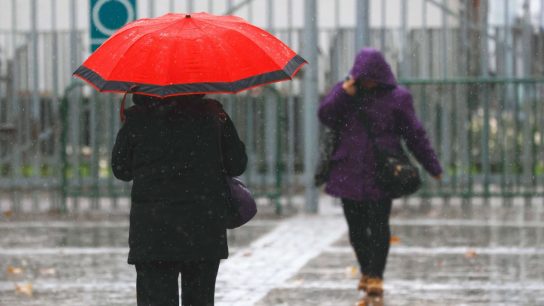 Sistema frontal se aproxima a Santiago: Luego del calor del fin de semana llegarán las lluvias a la capital