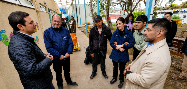 Abastible realiza donación nacional de más 800 cargas de gas y 22 cilindros para apoyar a comunidades afectadas por el sistema frontal