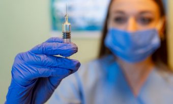 Nuevos ensayos se aprueban: ¿Qué requisitos hay que cumplir para ser voluntario en prueba de vacunas contra el Covid-19?
