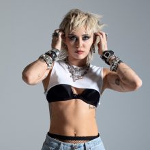Más segura de sí misma que nunca: Miley Cyrus lanzó su nuevo disco