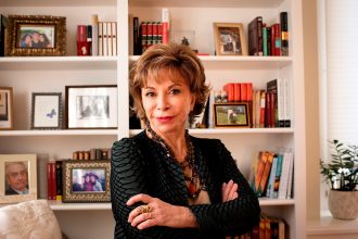 Mujeres Con Pasión: Isabel Allende, Pasión por la Literatura