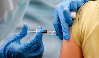 ¿Qué opinas? 45% de los encuestados por Cadem se vacunarían contra el Covid-19