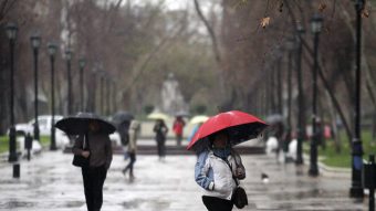 No serían "unas gotitas": Proyectan mayor lluvia para enero en Santiago en más de 50 años
