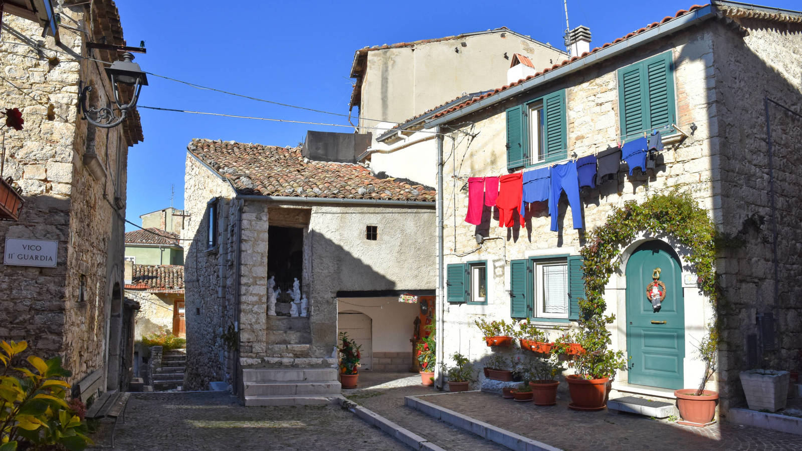 Piensas hacer un cambio rotundo? Pueblo italiano ofrece casas a tan sólo 1  euro