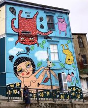 "Egoísta e individualista": Gobierno critica mural de Mon Laferte en Valparaíso
