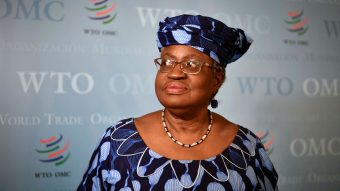 No hay veto que la limite: Ngozi Okonjo-Iweala es la primera mujer en dirigir la OMC