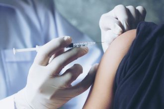 Robaron vacunas desde un Cesfam: ¿Por qué debes vacunarte en lugares establecidos?