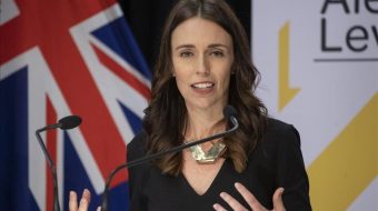 ¿Y Chile? La Nueva Zelanda de Jacinda Ardern aumenta el sueldo mínimo y sube impuesto a los más ricos