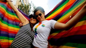 2021 y la Iglesia Católica sigue igual: Vaticano dice que no puede bendecir uniones de parejas homosexuales