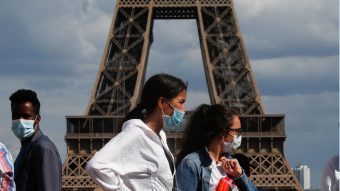 ¿Qué tal? Francia pone fin al uso de mascarilla al aire libre