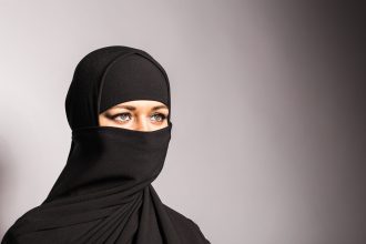 Arabia Saudita avanza en igualdad: Permitirá que las mujeres vivan solas sin el permiso de un hombre