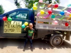 ¡Tras 58 quimioterapias: niño festejó en grande que venció al cáncer!