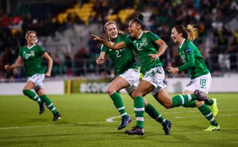 Fútbol irlandés acuerda igualdad salarial para sus selecciones masculina y femenina