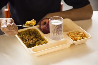 Por altos índices de obesidad: Junaeb cambia el programa de alimentación
